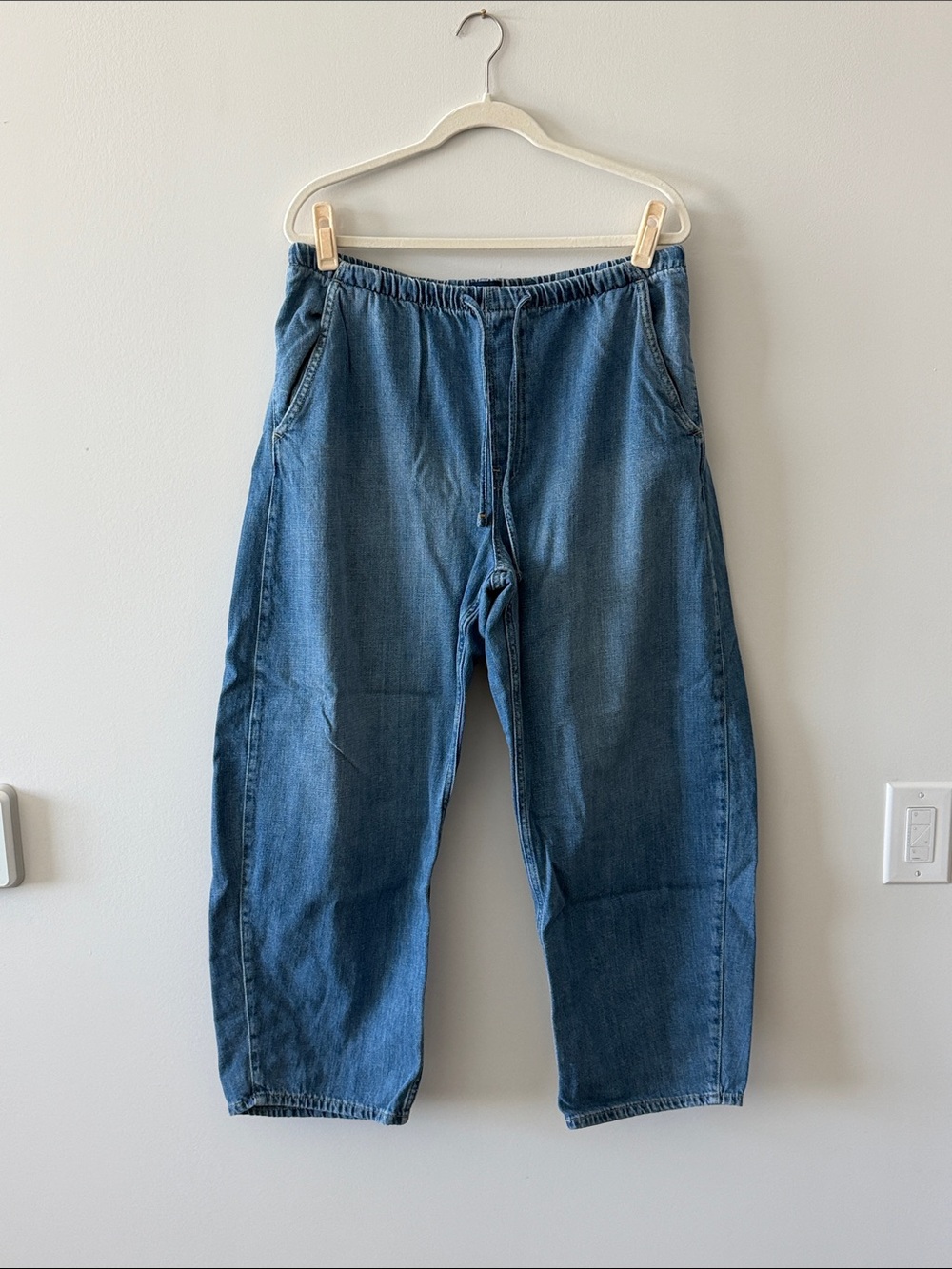 GAP Relaxed Fit Elastic-Waist Barrel Leg Blue Jeans